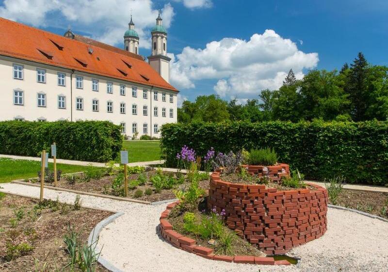 هتل Kloster Holzen