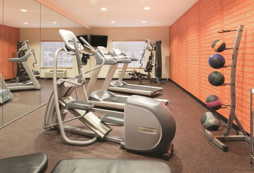 هتل La Quinta By Wyndham Grand Forks