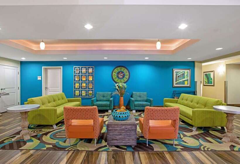 هتل La Quinta By Wyndham Grand Forks