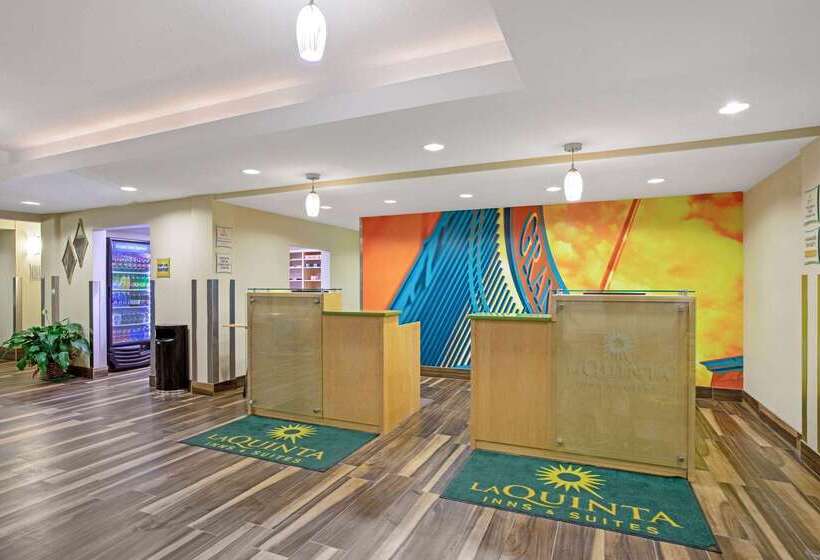 هتل La Quinta By Wyndham Grand Forks