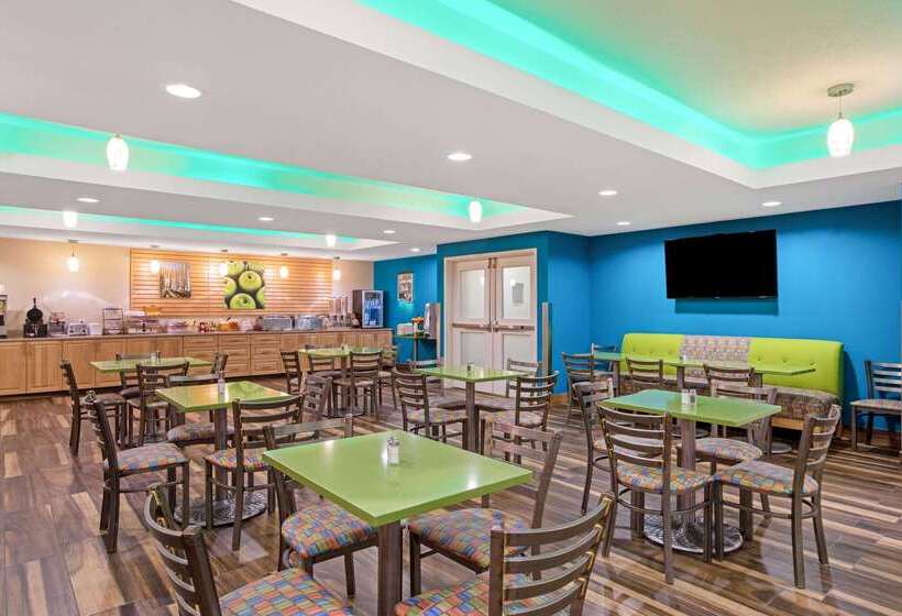 هتل La Quinta By Wyndham Grand Forks