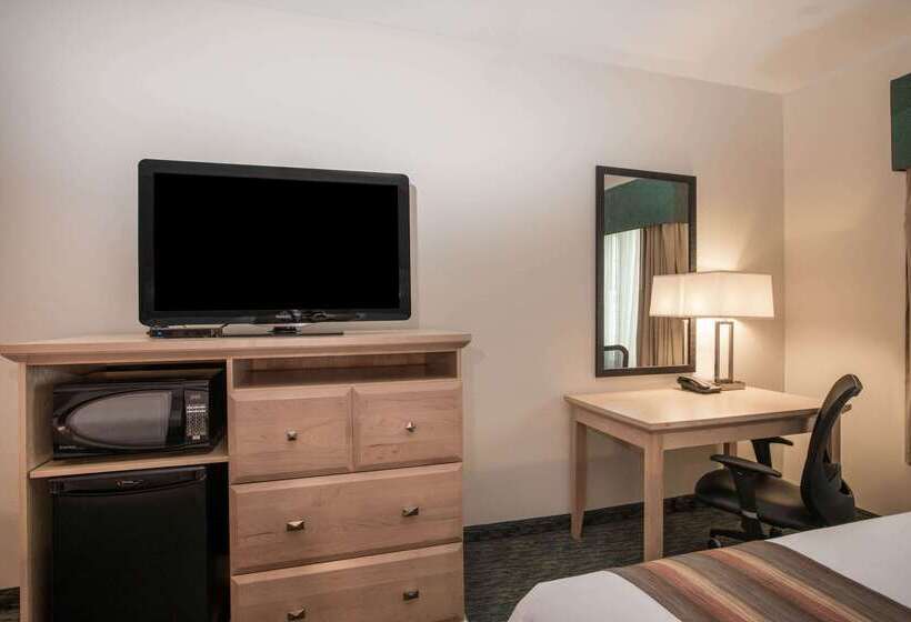 هتل La Quinta By Wyndham Grand Forks