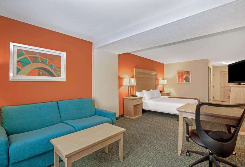 هتل La Quinta By Wyndham Grand Forks