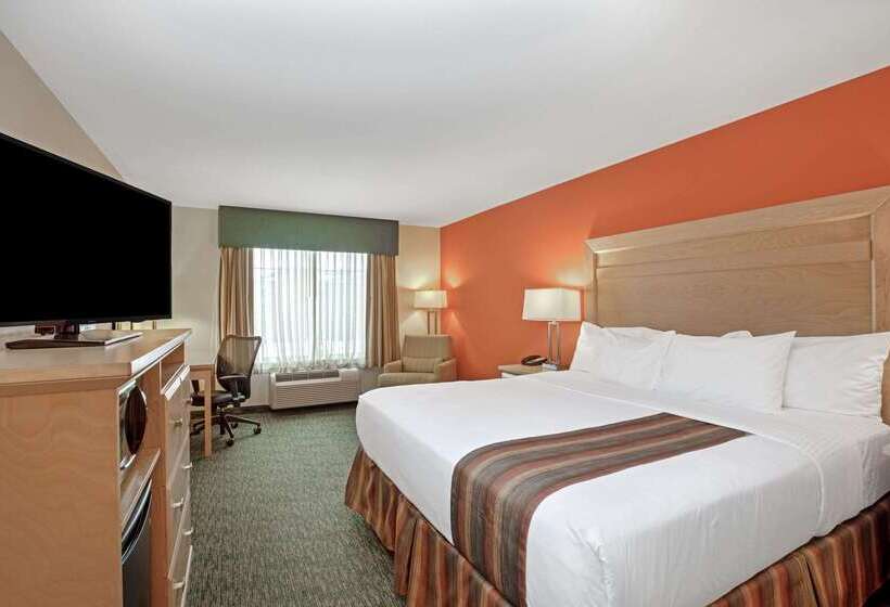 هتل La Quinta By Wyndham Grand Forks