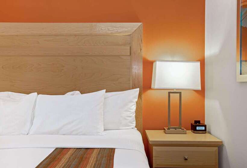 هتل La Quinta By Wyndham Grand Forks