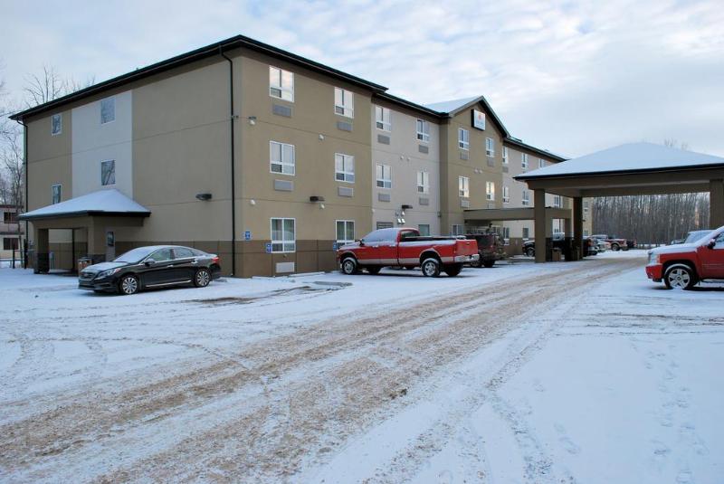 酒店 Paradise Inn And Suites Redwater