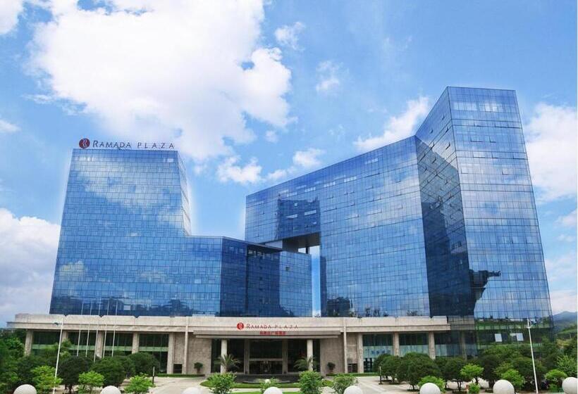 هتل Ramada Plaza Liuzhou Liudong