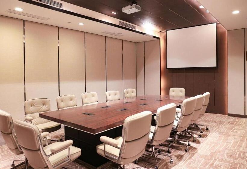 هتل Ramada Plaza Liuzhou Liudong