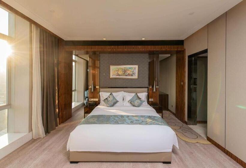 هتل Ramada Plaza Liuzhou Liudong