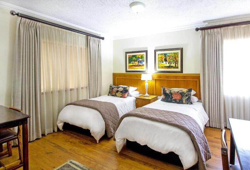 هتل Sunward Park Guest House & Conference Center