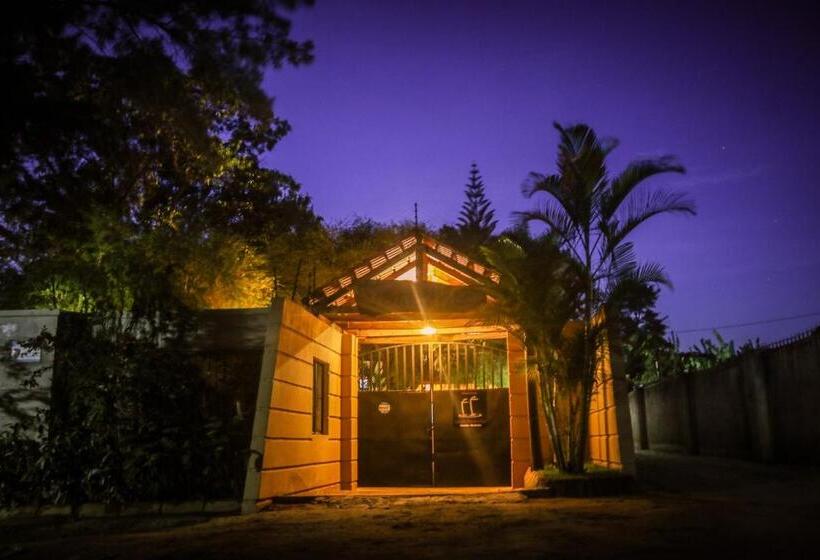 هتل Zawadi House Lodge