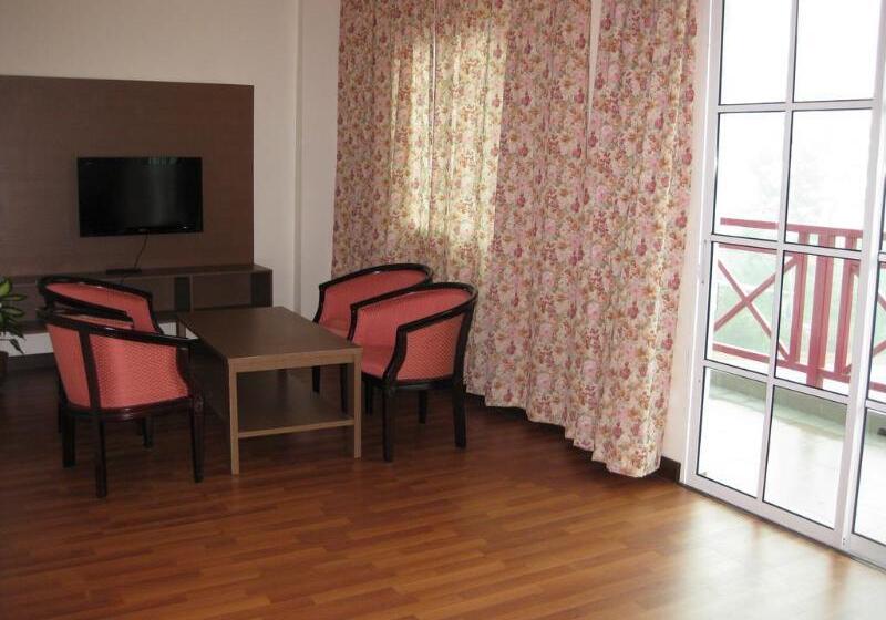 Iris House Resort