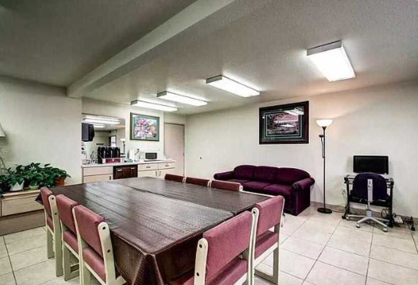 مُتل SureStay Hotel by Best Western Wells
