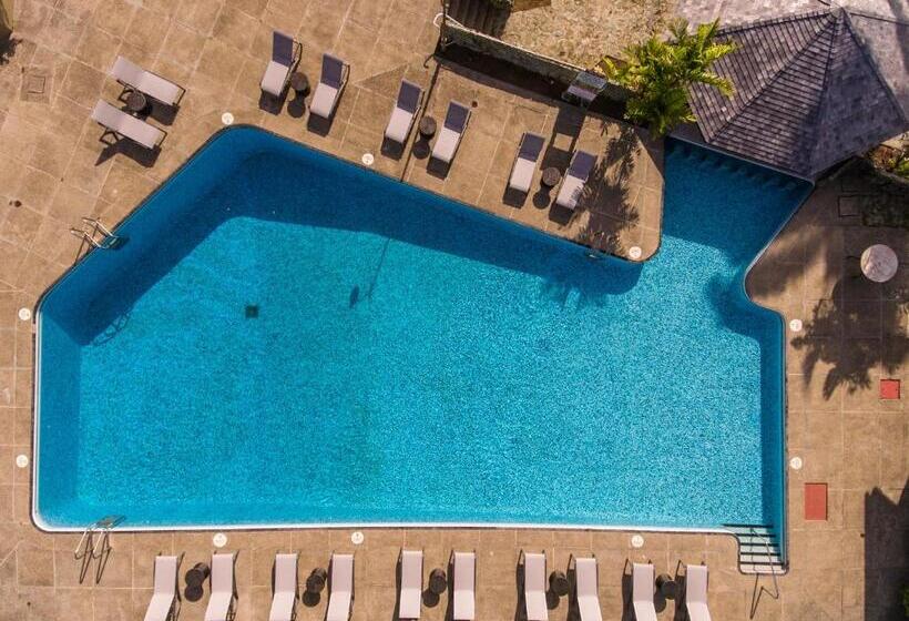 هتل Mount Irvine Bay Resort