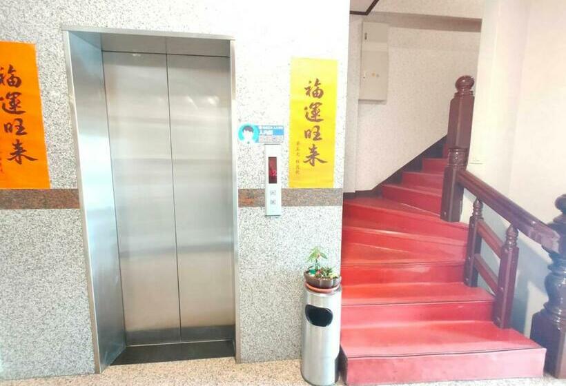 هاستل Royal Business