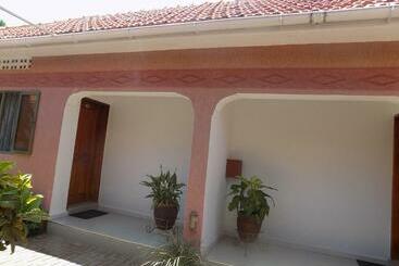 هتل Lubowa Cottages