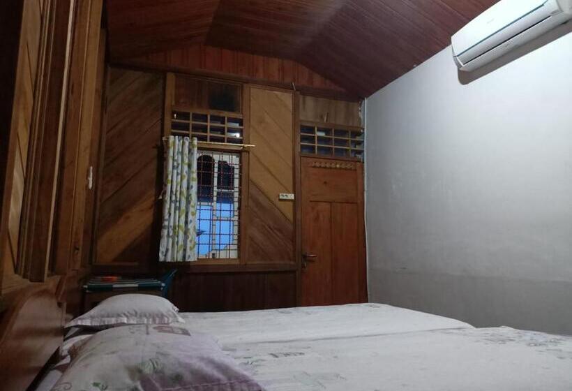 پانسیون Lilys Nias Surf Camp
