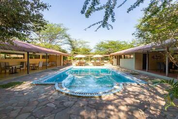 استراحتگاه Prideinn Mara Camp & Cottages