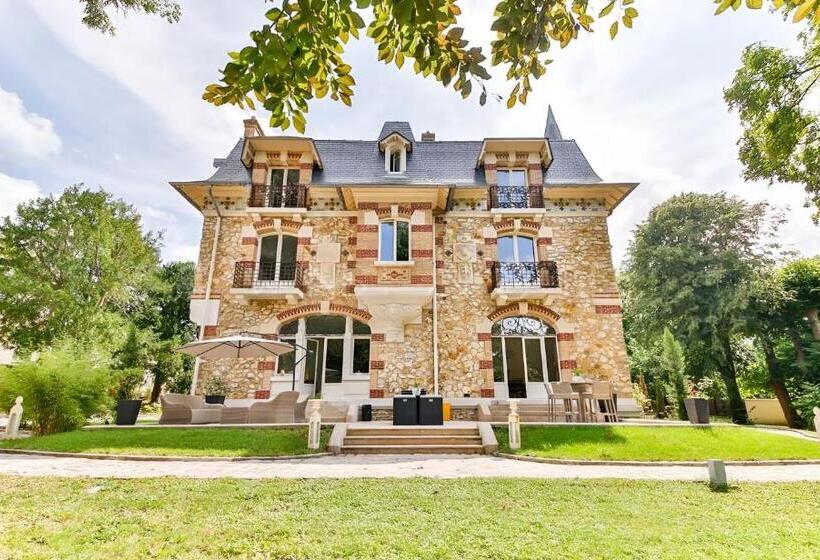 צימר Chateau De La Feuilleraie