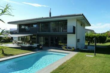 민박 Montaney Guests House   Epfl