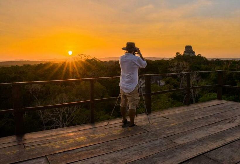 هتل Jungle Lodge Tikal