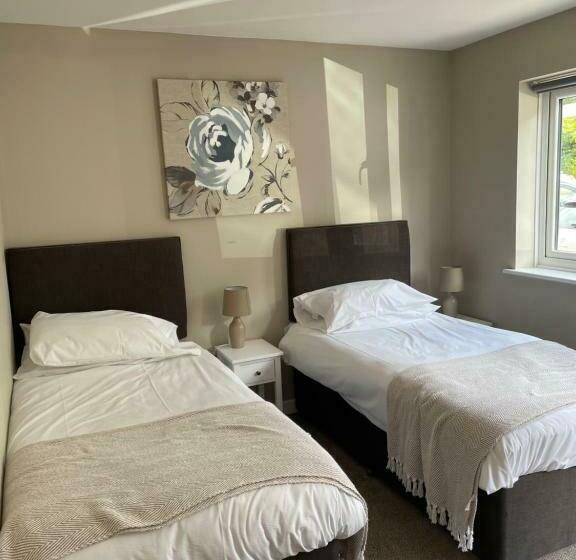 فندق على الطريق Tall Pines Lodges