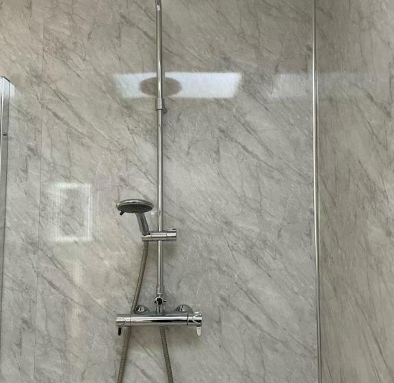 فندق على الطريق Tall Pines Lodges