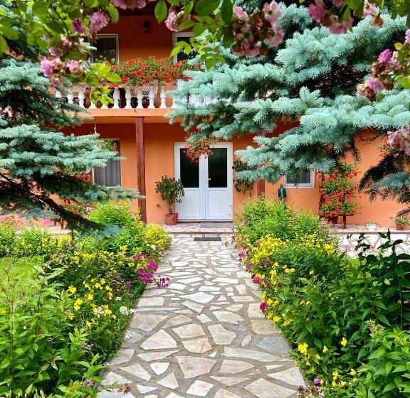 פנסיון Casa Dobra