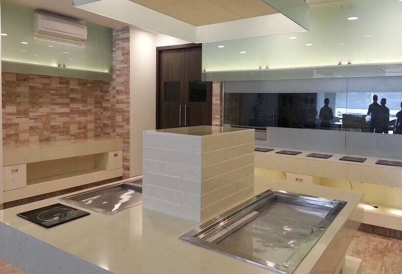 酒店 Ambar Sarovar Portico
