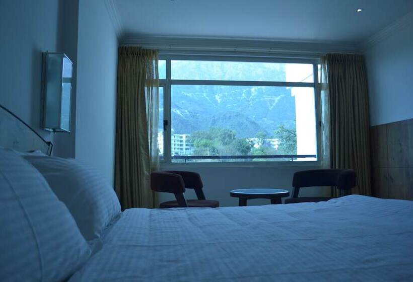 Amr Hotel, Katra