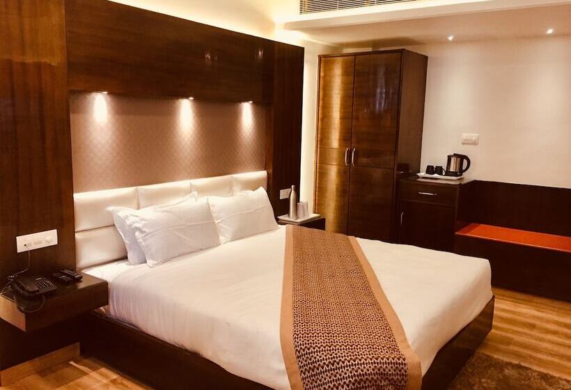 Amr Hotel, Katra