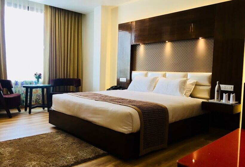 Amr Hotel, Katra