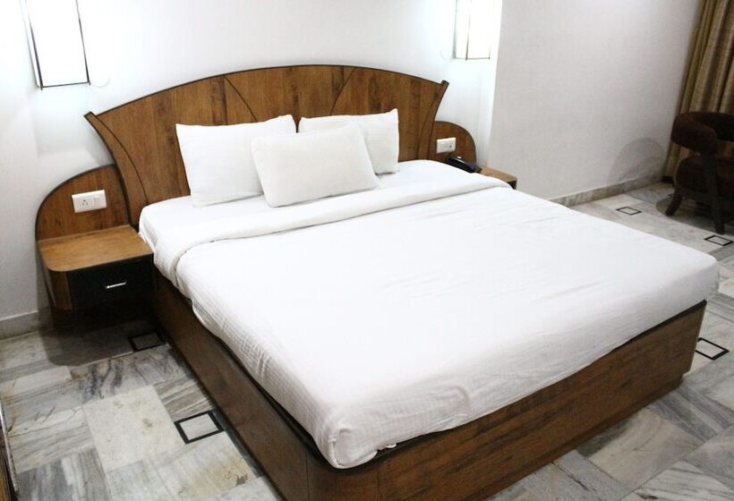 Amr Hotel, Katra
