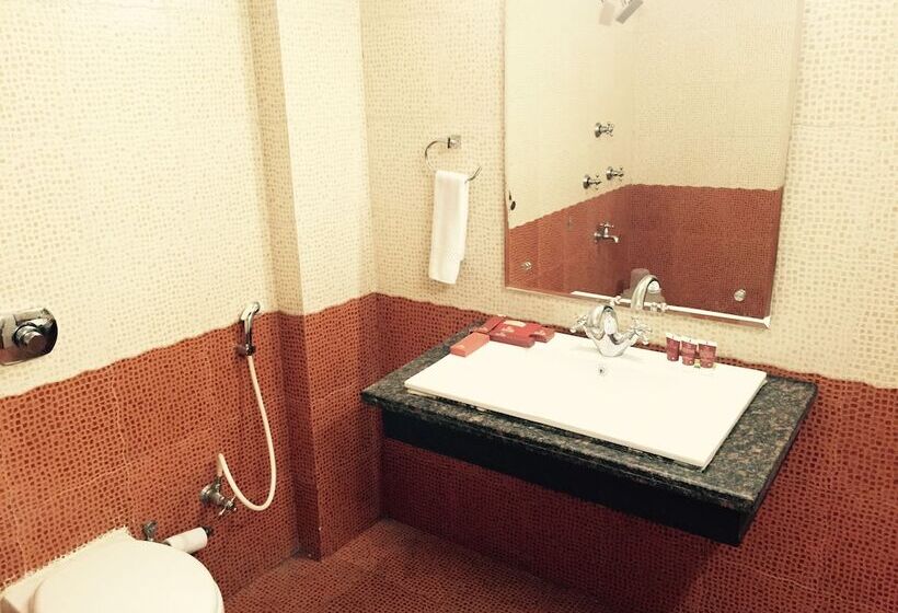 Amr Hotel, Katra