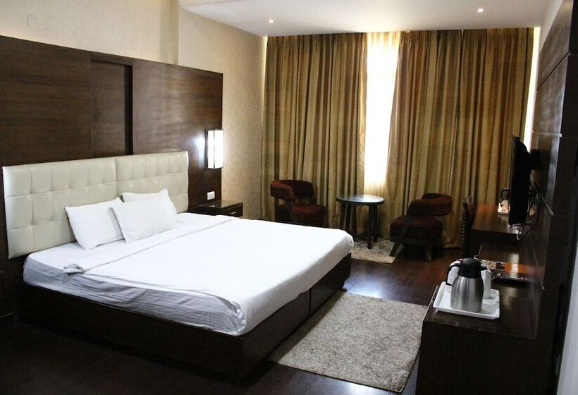 Amr Hotel, Katra