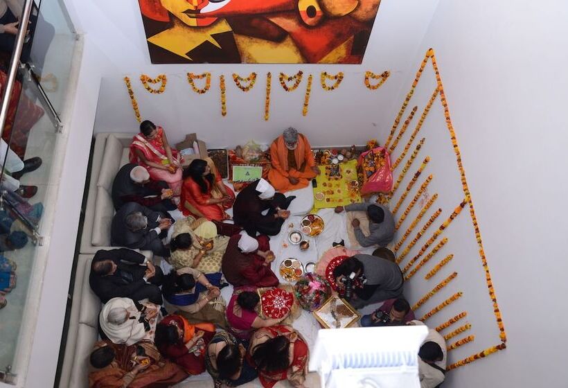 Amr Hotel, Katra