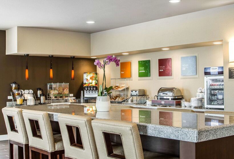 هتل Comfort Suites Woodland  Sacramento Airport