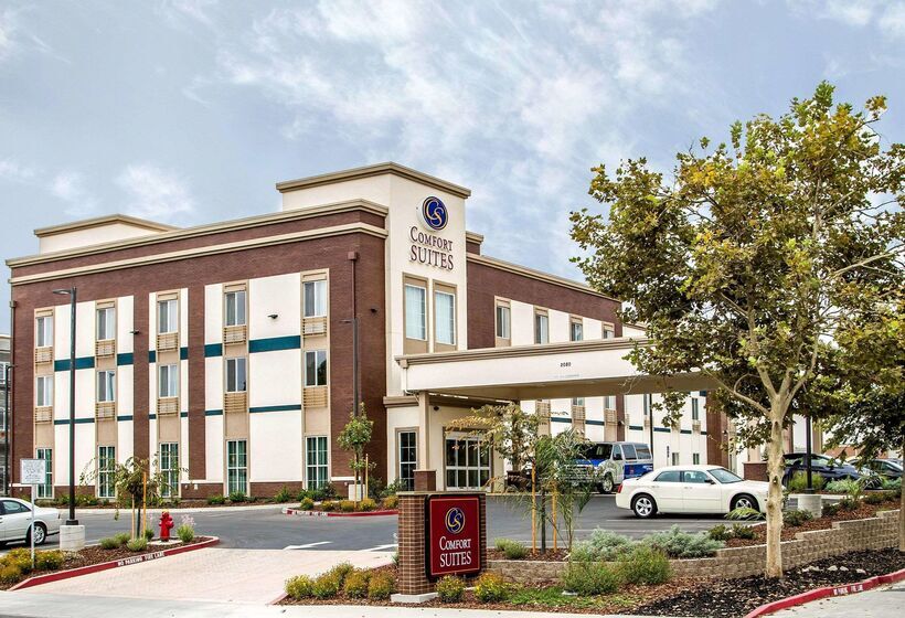 Hotel Comfort Suites Woodland  Sacramento Airport