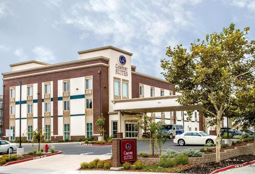 هتل Comfort Suites Woodland  Sacramento Airport