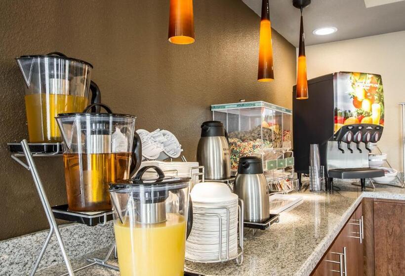هتل Comfort Suites Woodland  Sacramento Airport