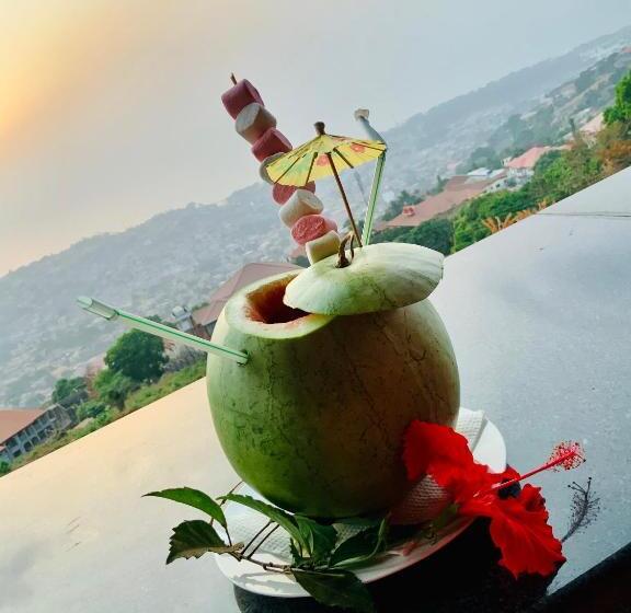 هتل The Country Lodge