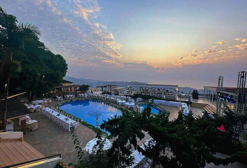 هتل The Country Lodge