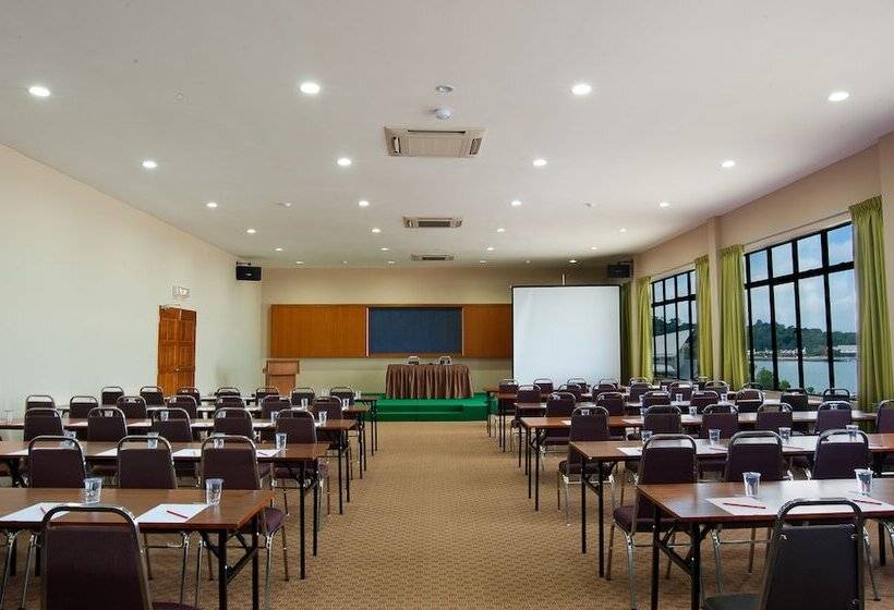 هتل De Baron Resort