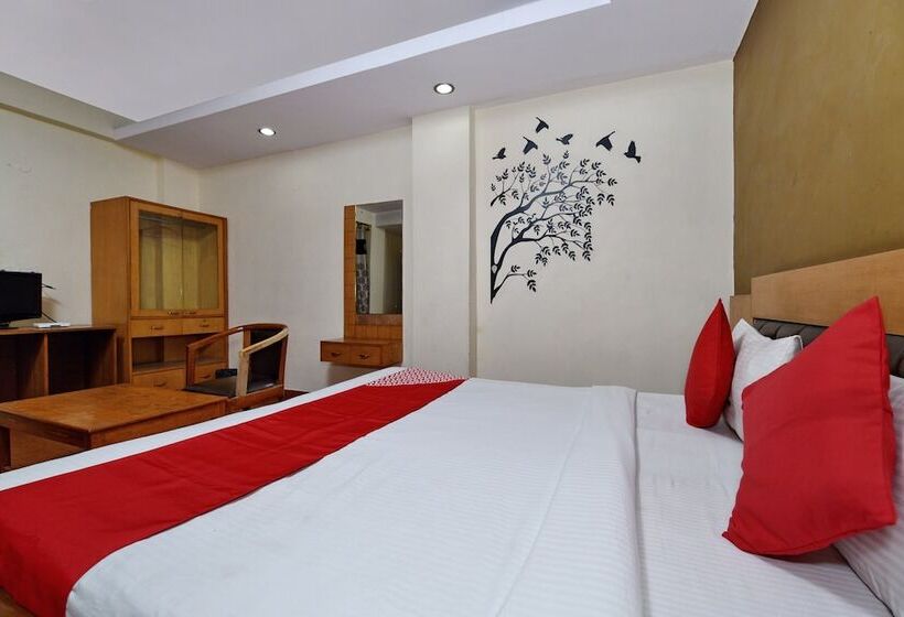 Hotel Fab Divine Inn