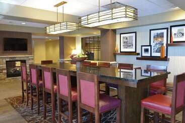 هتل Hampton Inn Springfieldsoutheast