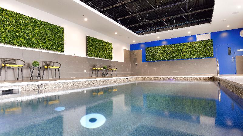 Отель Holiday Inn Express & Suites Vaudreuil By Ihg