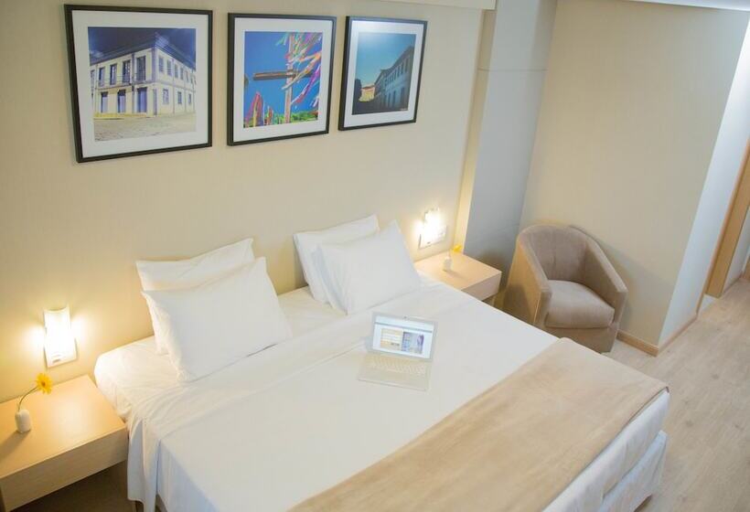هتل Intercity Montes Claros