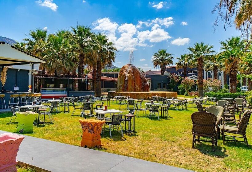 בית מלון כפרי Larina Thermal Resort & Spa