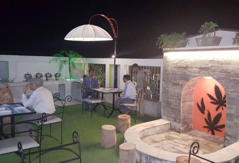 Hotelli Light House Agra By Park Tree