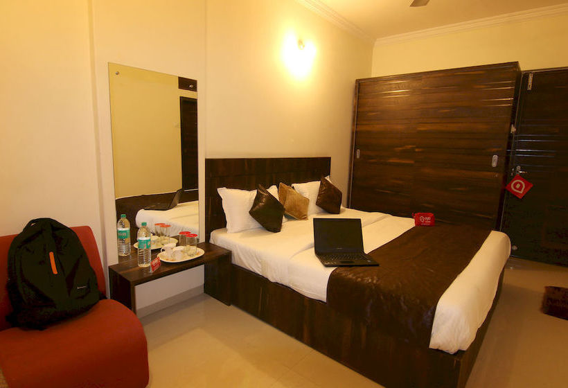 Hotel Oyo Premium Mumbai Sher E Punjab 186